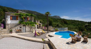 Holiday House In Kaštel Lukšić With Large Terrace And Mountain View